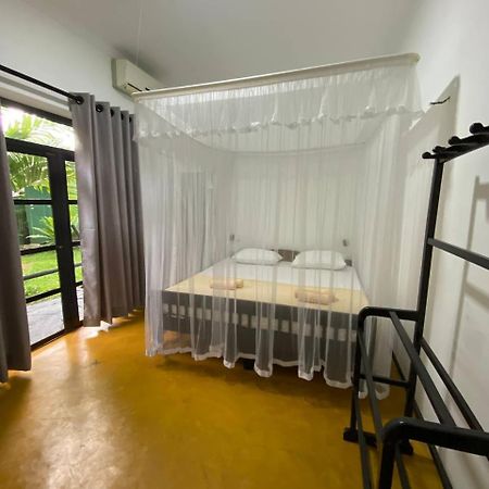Pearl Villa Rooms and Hostel Unawatuna Exteriör bild