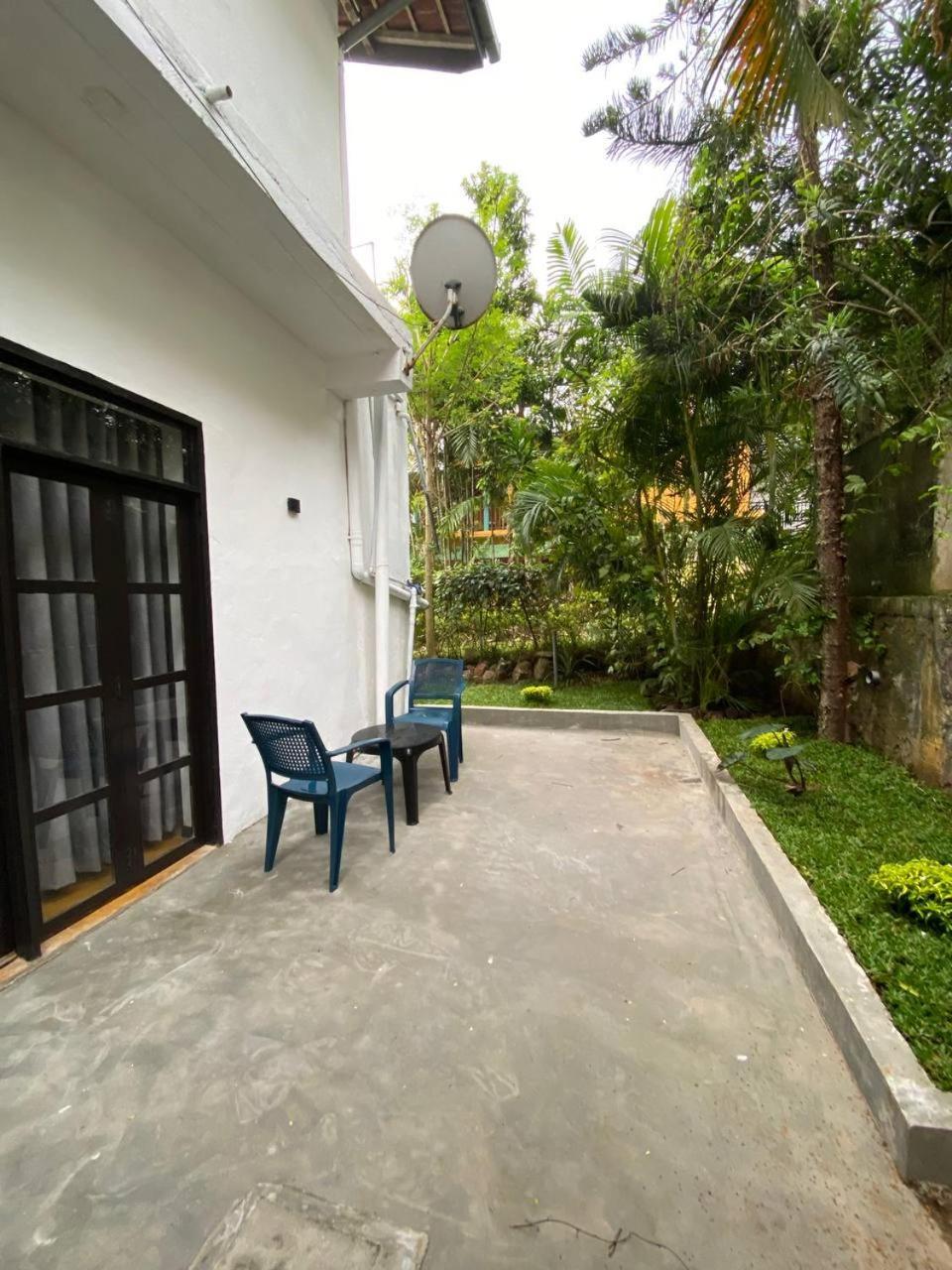 Pearl Villa Rooms and Hostel Unawatuna Exteriör bild