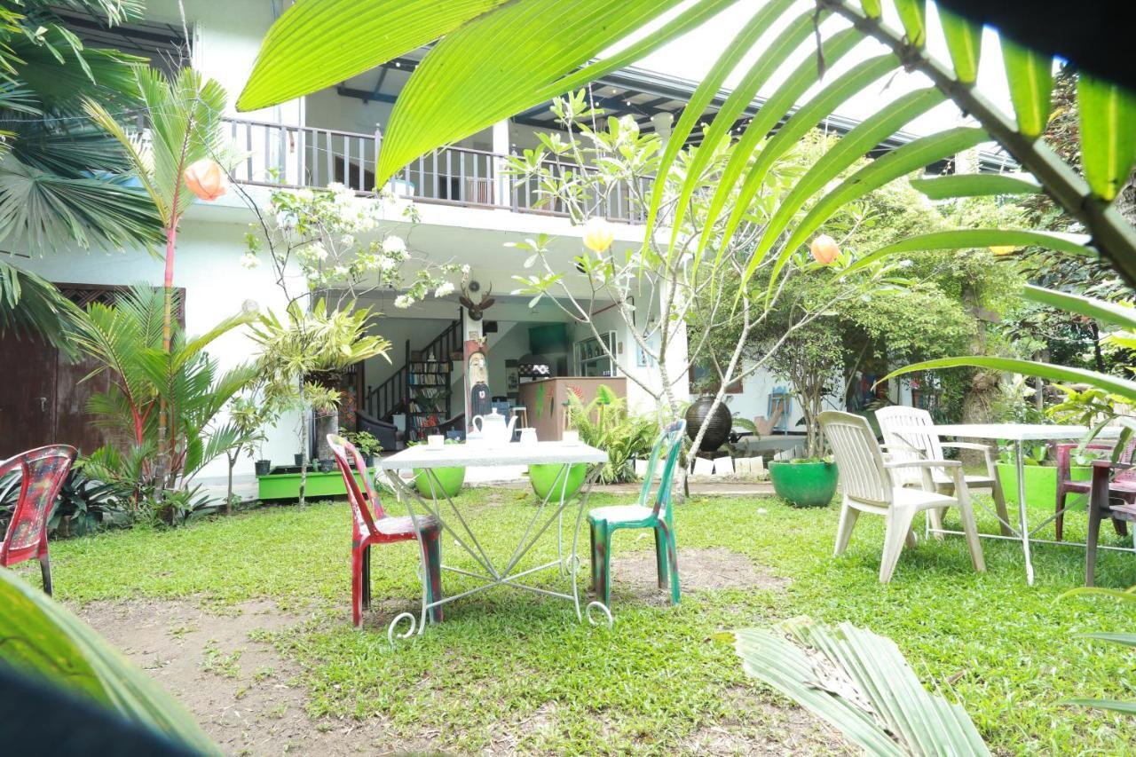 Pearl Villa Rooms and Hostel Unawatuna Exteriör bild
